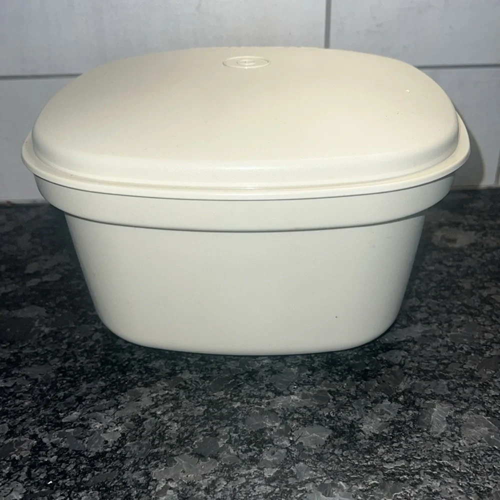 Vintage Tupperware Steam N Store bowl with lid looks new it’s in such good shape